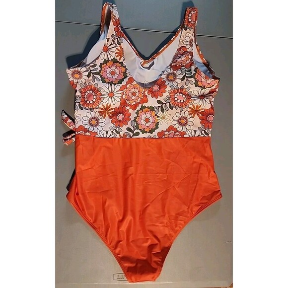 Marie Nicole Bathing Suit Retro Style One Piece With Pads - Picture 4 of 5